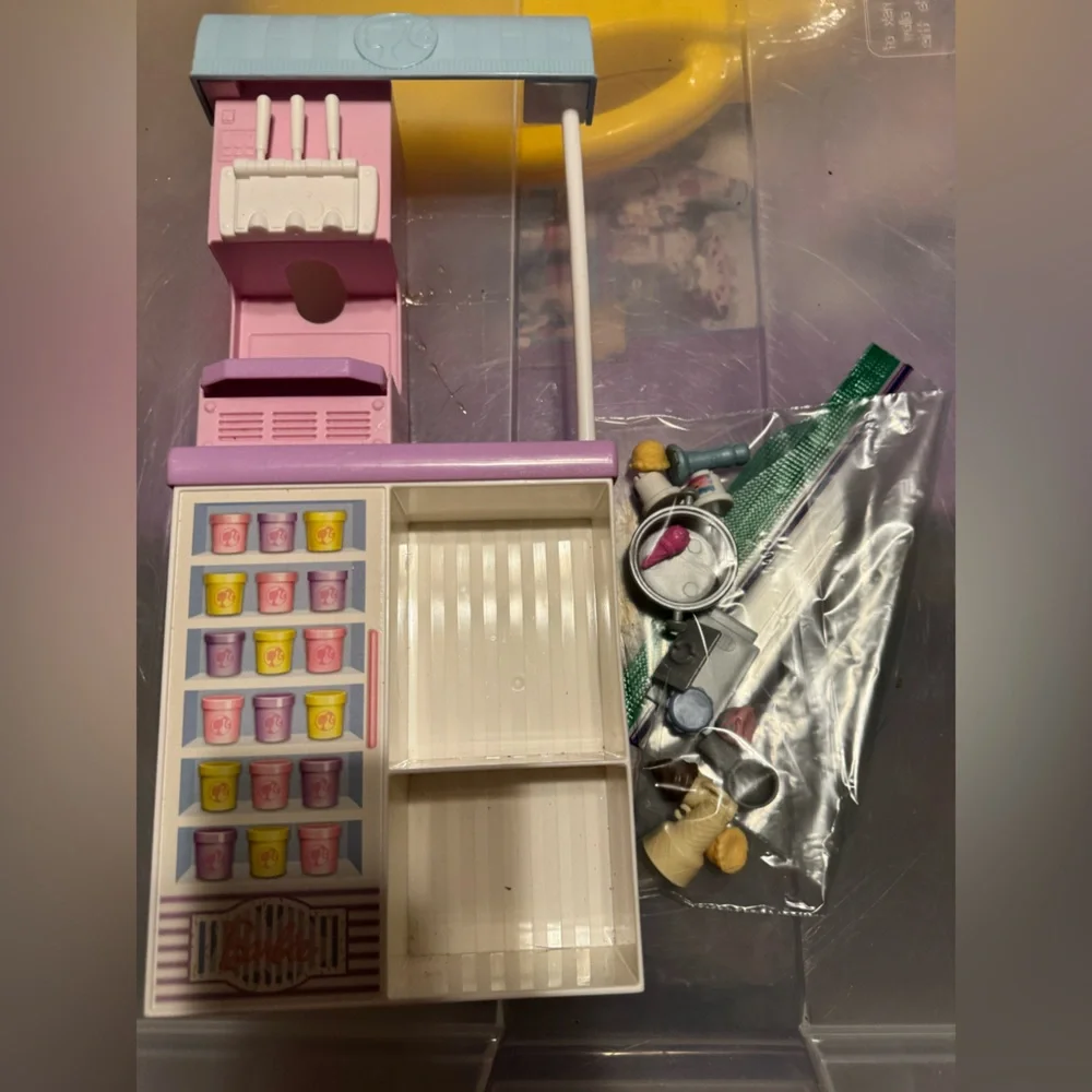 Barbie ice cream shop also works with playdoh